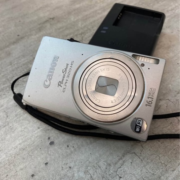 Canon PowerShot ELPH 320 HS Touchscreen Shooting 16.1 Megapixel Digital Camera - Picture 3 of 6